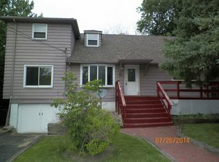 911 Talbot Ave, Lake Bluff, IL 60044