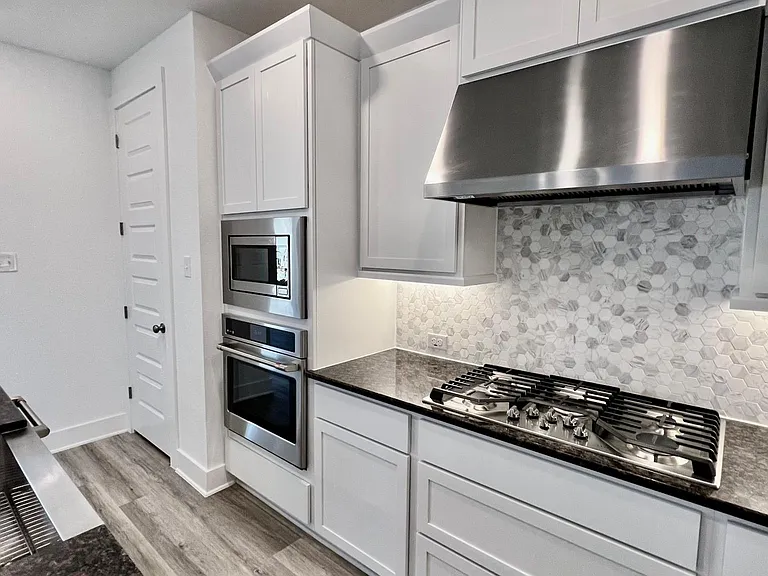 120 Green Knoll Ln — Photo 13