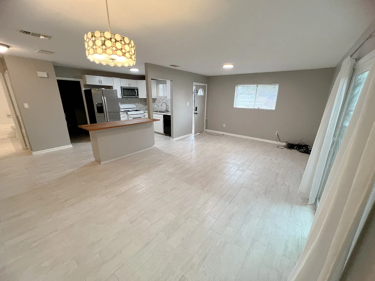 2 bed, 1000 sqft, $1,850 — Photo 2
