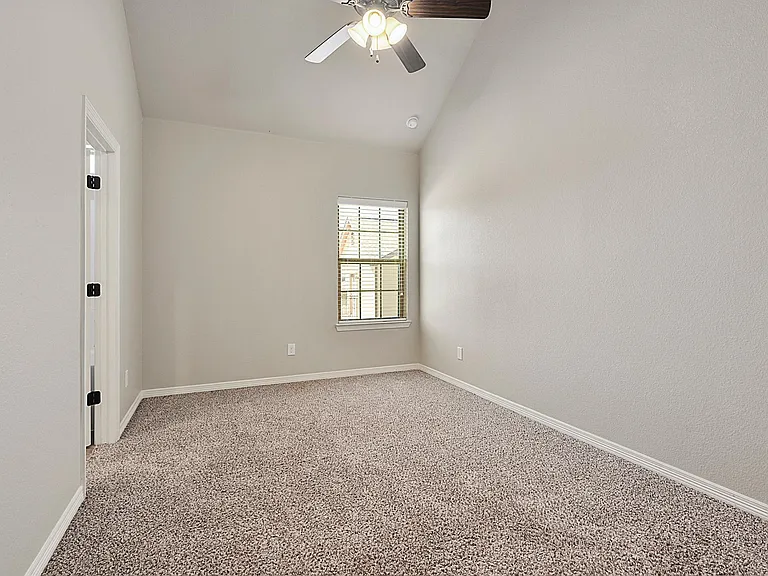 401 Ash St #B — Photo 15