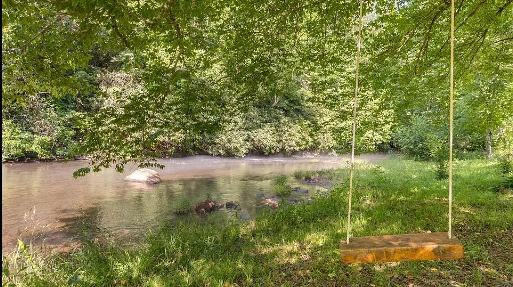 2 bed, $3,900 — Photo 4