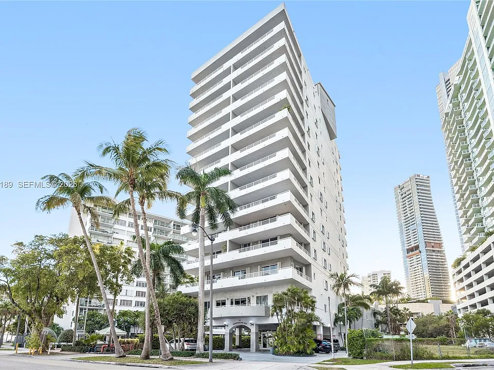 1402 Brickell Bay Dr #1601