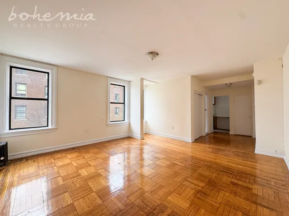 910 Riverside Drive image 2 of 7