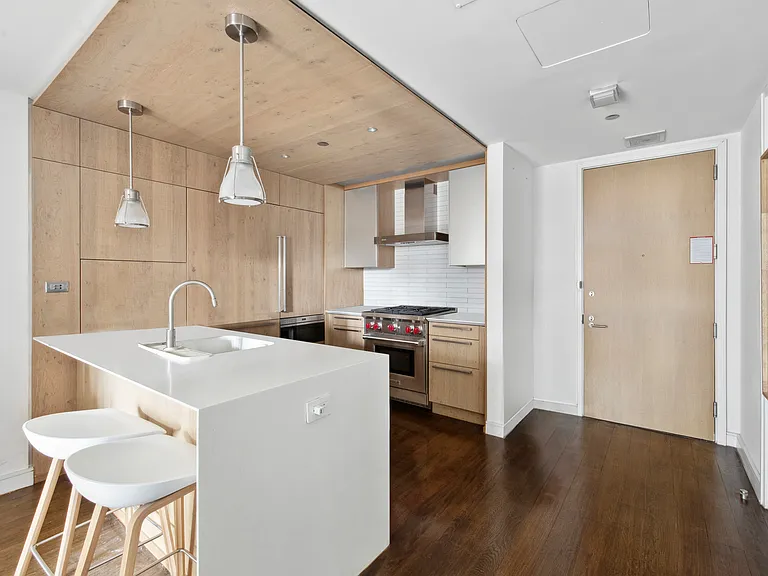 211 E 13th St #5F — Photo 3