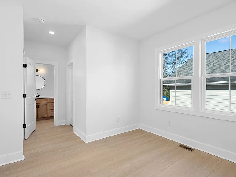 930 Glass St — Photo 16