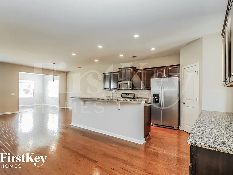 602 Bridgewater Ct — Photo 5