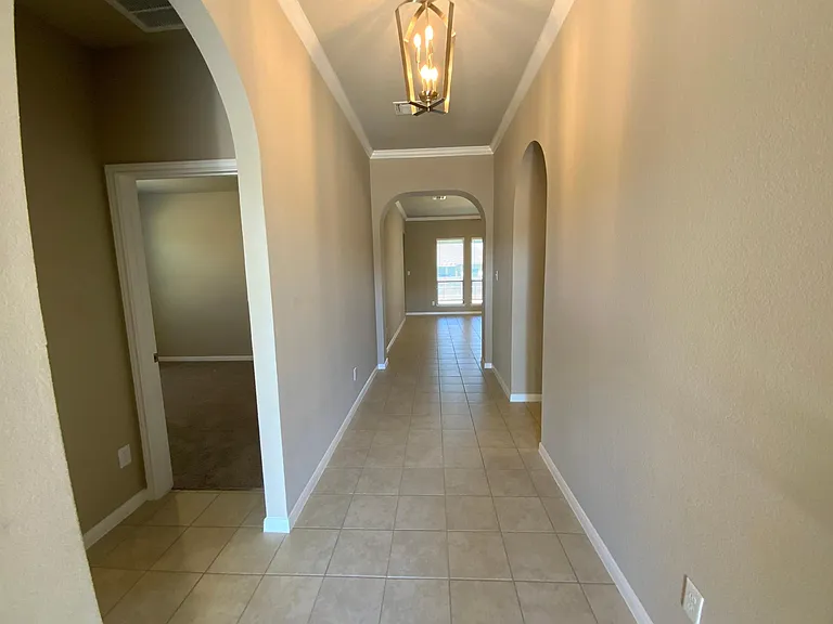 822 Wyndcrest Dr — Photo 2