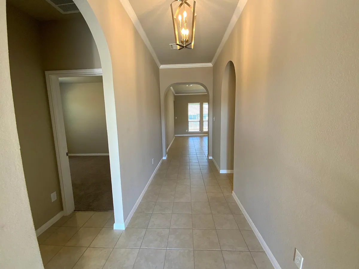 Building Photo - 822 Wyndcrest Dr