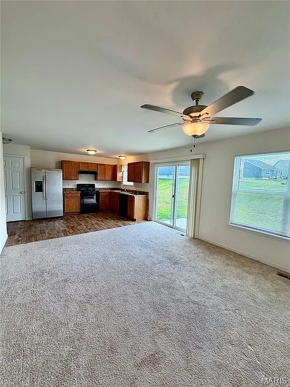 3 bed, 2.5 bath, 1405 sqft, $2,200 — Photo 2