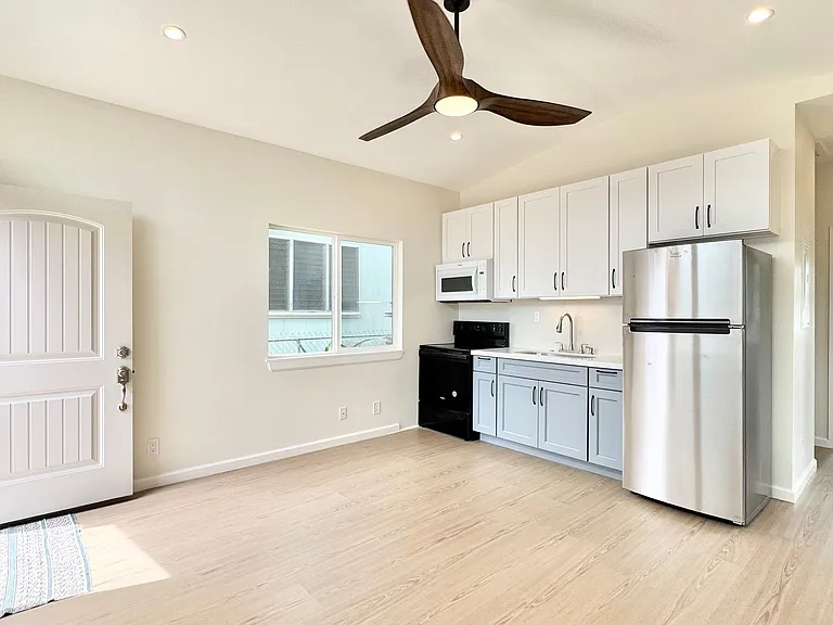421 Olomana St #A — Photo 1