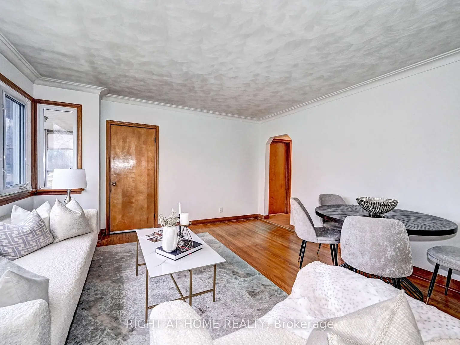 4 bed, $2,900 — Photo 2