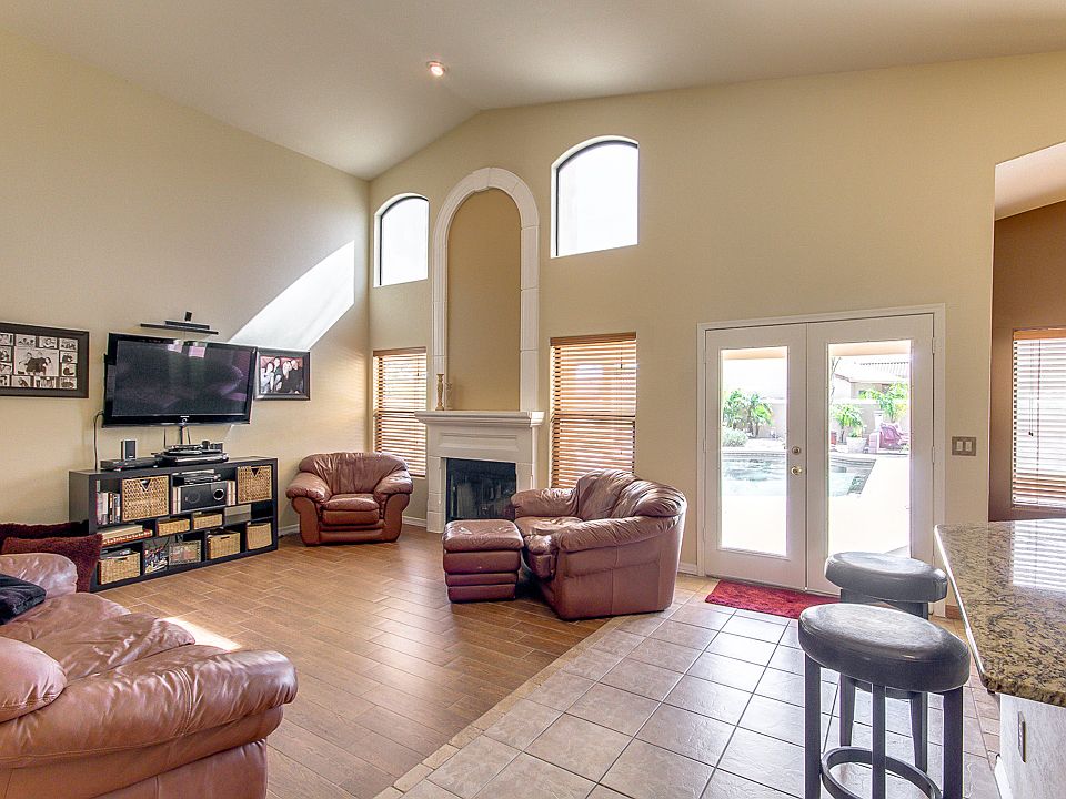 1st image of 813 N Aspen Dr
