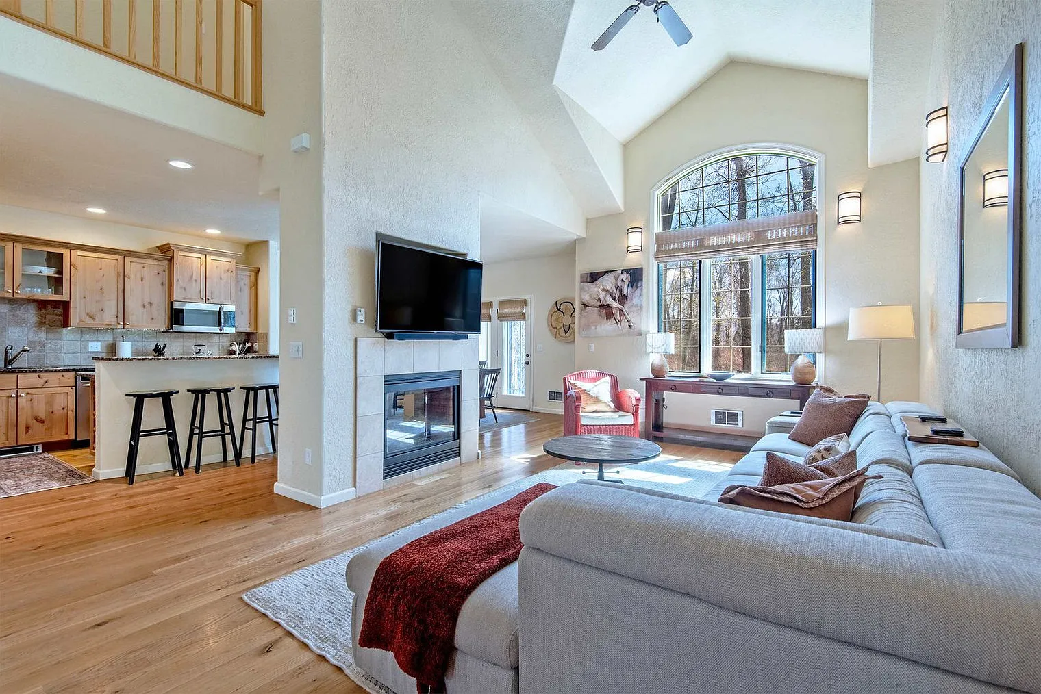 3 bed, 2.0 bath, 1786 sqft, $5,176 — Photo 2