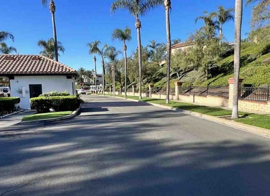 Exterior Neighborhood (street photo)