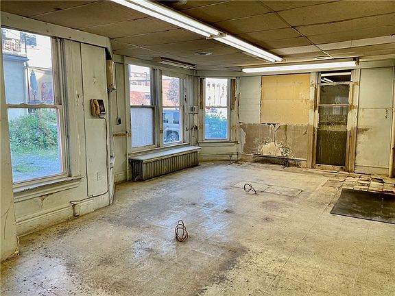 5th image of 40 W 2nd St