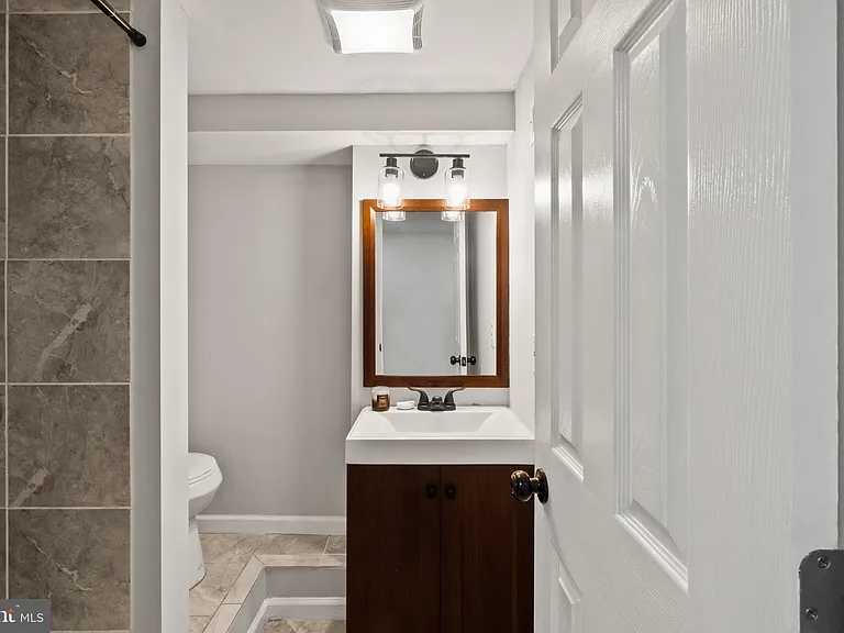 324 Oldham St — Photo 39