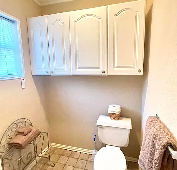 406 Longshadow Rd #UPSTAIRS — Photo 11
