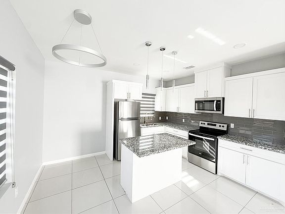 5th image of 1602 Angelina Dr APT 2