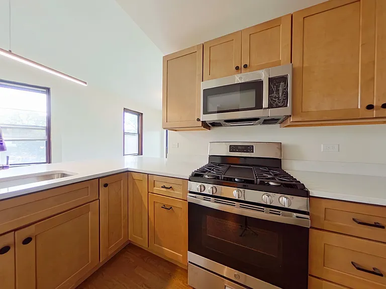 2612 Halsted — Photo 4