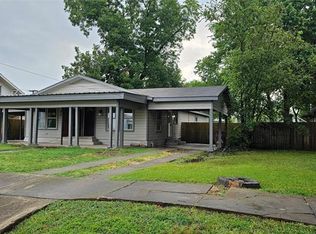 914 N Main St, Bonham, TX 75418