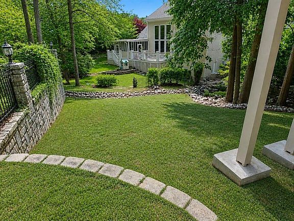4th image of 915 Renaissance Way