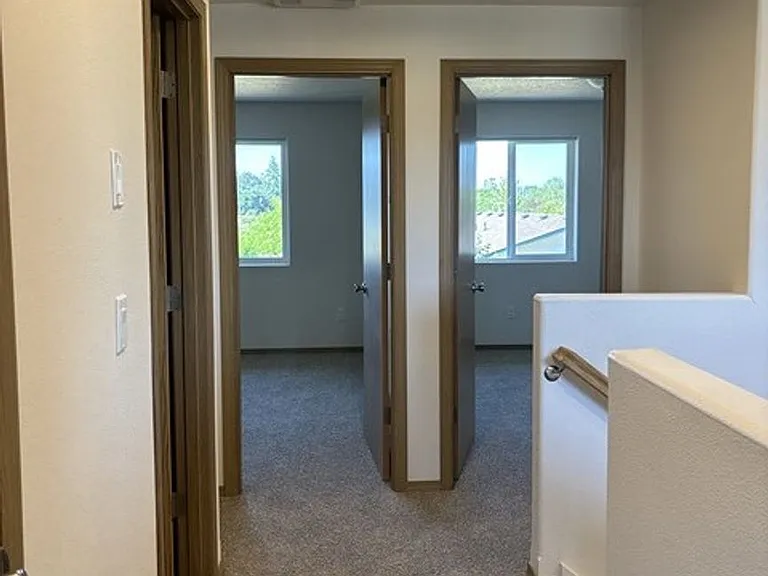 391-393 Clover St — Photo 13