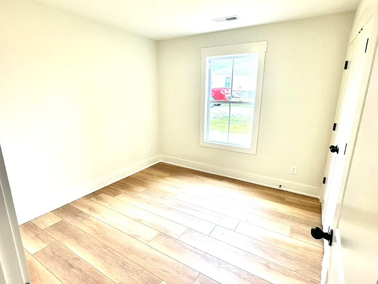 340 Woods Rd #B — Photo 3