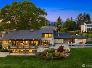 8221 NE 117th St, Kirkland, WA 98034