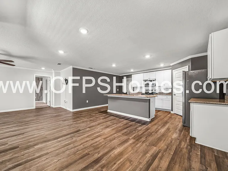 413 Scarborough St — Photo 11