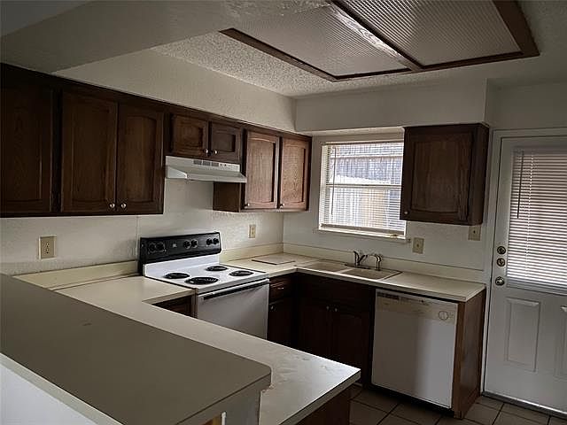 1st image of 616 Cousins Ln #B