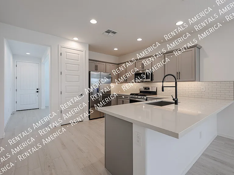 8725 W Windsor Blvd — Photo 10