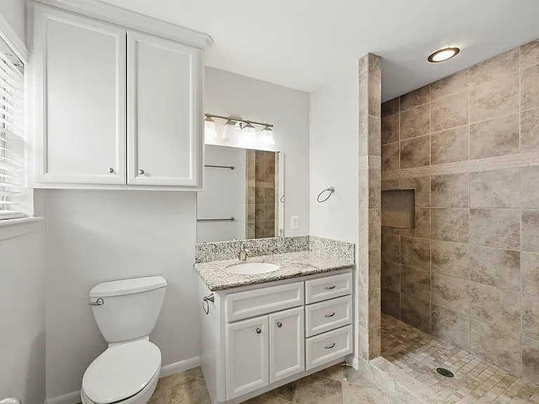 10503 Shadow Wood Dr — Photo 21