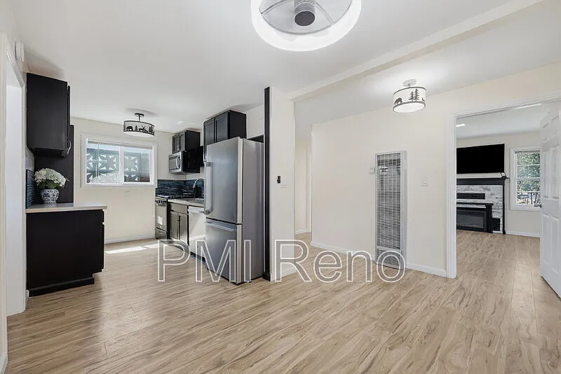 3 bed, 3.0 bath, $2,425 — Photo 4