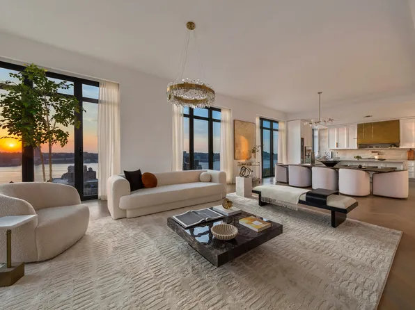 2505 Broadway PENTHOUSE image 2 of 10