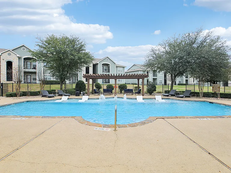 Stone Creek Apartments — Photo 36