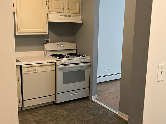 2nd image of 3200 Bayside Dr Unit 2