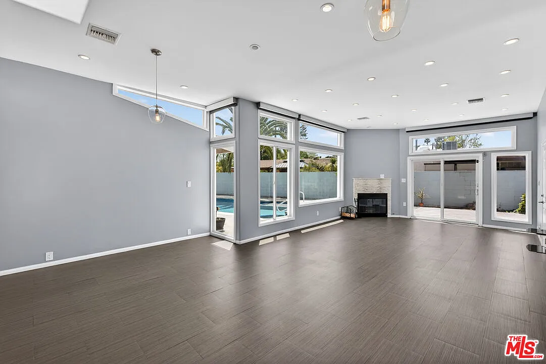 5 bed, 3.5 bath, 2442 sqft, $6,000 — Photo 3