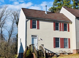 8330 Mauzy Sq, Marshall, VA 20115