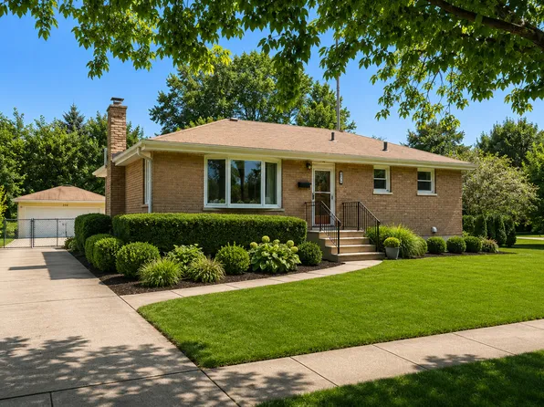 215 E Bryn Mawr Ave, Roselle, IL 60172