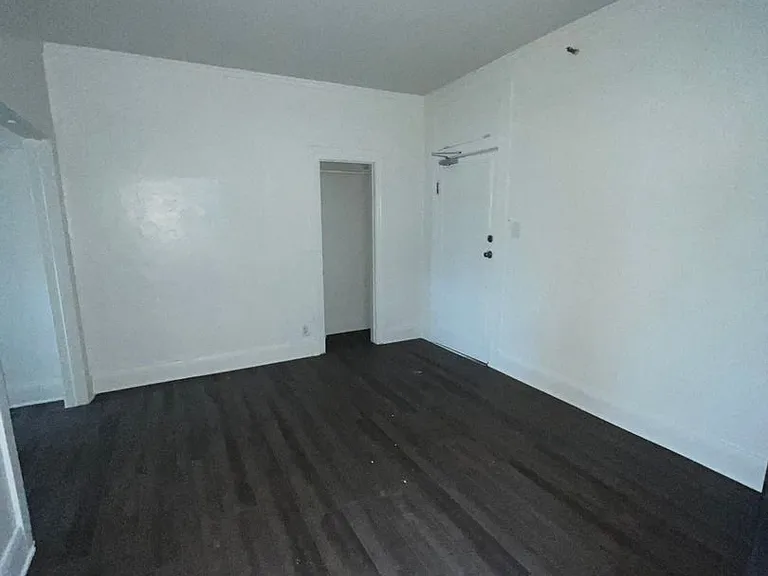 Carol Arms Apartments — Photo 12