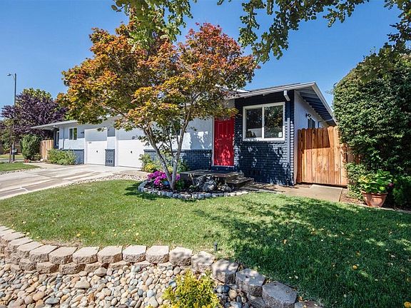 4th image of 1649 Blackhawk Dr #B