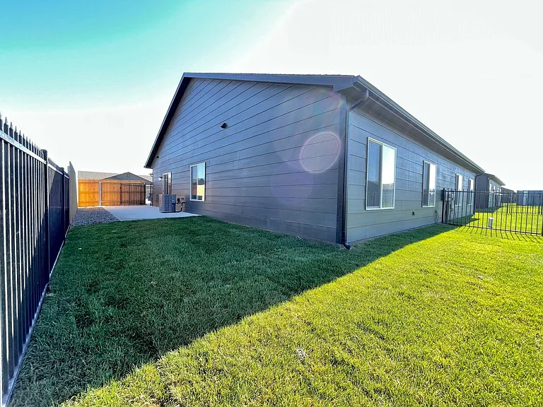 13432 W Haskell Ct — Photo 22