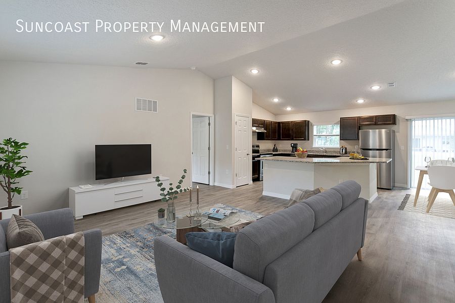 1st image of 23 Red Oak Pl