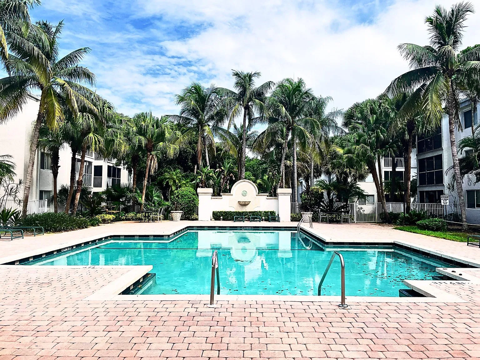 2 bed, 2.0 bath, 1030 sqft, $2,100 — Photo 1
