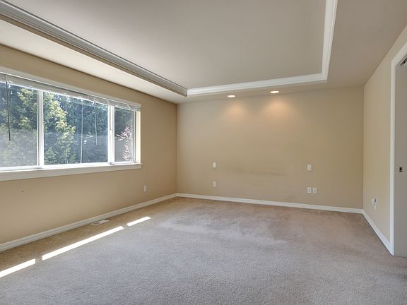 5th image of 12627 195th Avenue Ct E