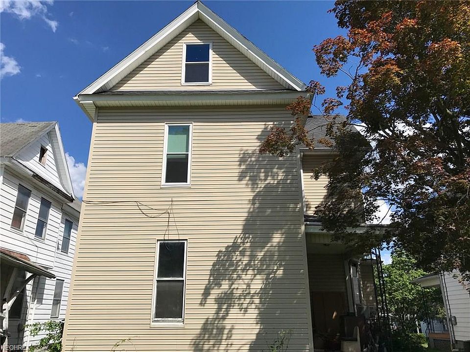 2nd image of 1719 Spring St