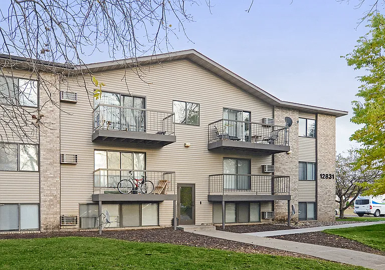 Westminster Apartments — Photo 10
