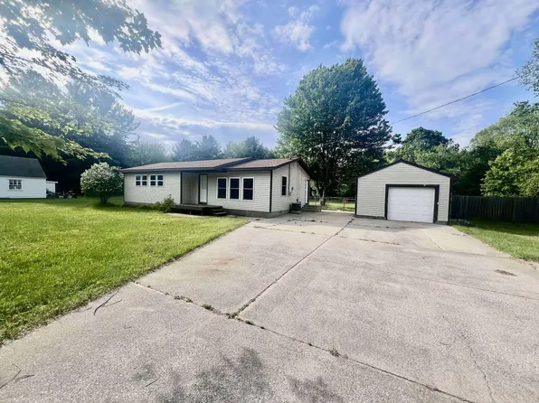 284 E Sternberg Rd, Norton Shores, MI 49441