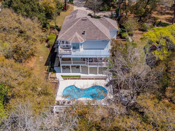 2760 Edgewater Dr, Niceville, FL 32578