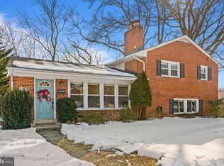 6813 Derrell Ct, Alexandria, VA 22307